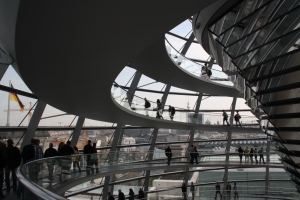 Reichstag Kuppel Aufgang Menschen